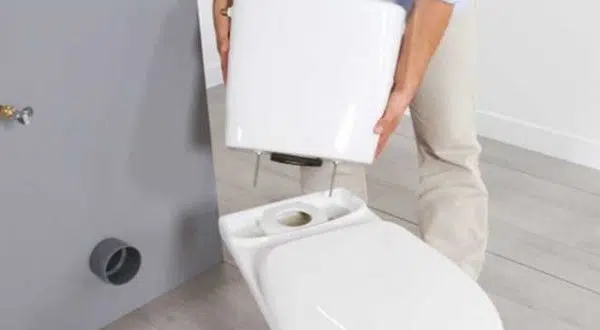 Est-ce au locataire de changer la chasse d’eau ?